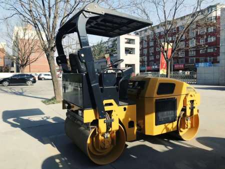 3噸全液壓雙驅(qū)雙振壓路機