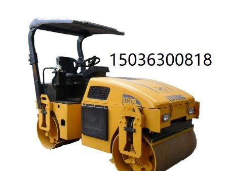3噸雙驅(qū)雙振動壓路機